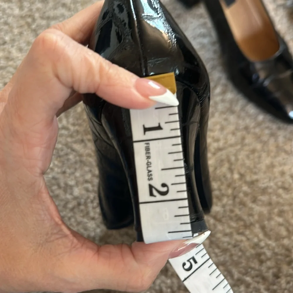 Stuart Weitzman Black Patent Croc Embossed Leather Pumps EU 39 US 8.5 Designer